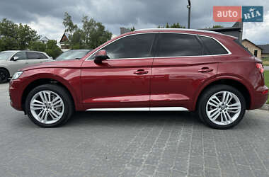 Внедорожник / Кроссовер Audi Q5 2017 в 