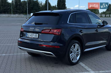 Внедорожник / Кроссовер Audi Q5 2018 в 