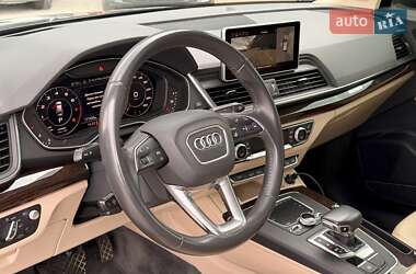 Внедорожник / Кроссовер Audi Q5 2018 в 