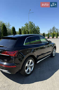 Внедорожник / Кроссовер Audi Q5 2021 в 