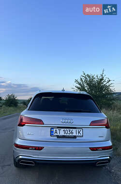 Позашляховик / Кросовер Audi Q5 2024 в 