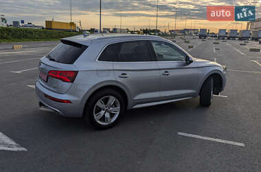 Внедорожник / Кроссовер Audi Q5 2017 в 