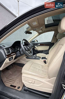 Внедорожник / Кроссовер Audi Q5 2017 в 