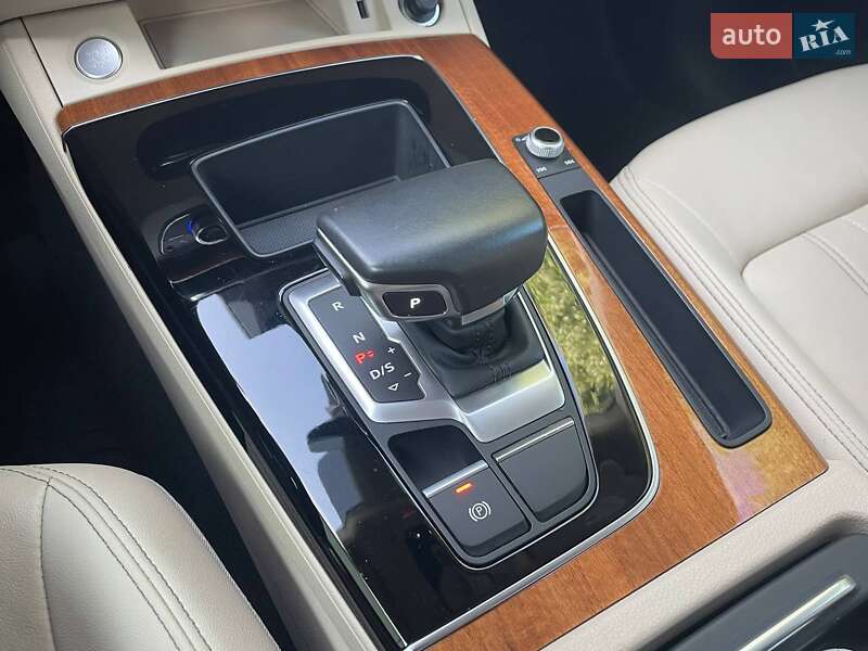 Внедорожник / Кроссовер Audi Q5 2021 в Киеве