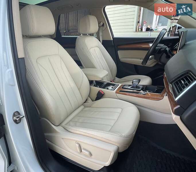 Внедорожник / Кроссовер Audi Q5 2021 в Киеве