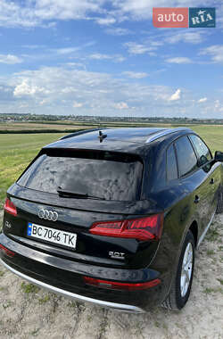 Внедорожник / Кроссовер Audi Q5 2018 в 