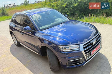 Внедорожник / Кроссовер Audi Q5 2018 в 