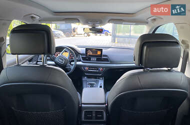 Внедорожник / Кроссовер Audi Q5 2017 в 