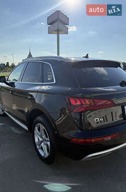 Внедорожник / Кроссовер Audi Q5 2018 в 