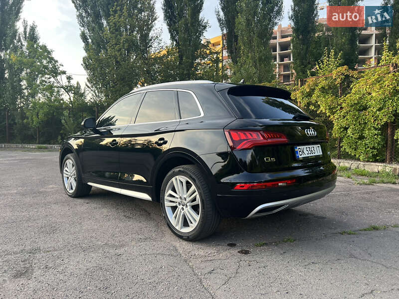 Внедорожник / Кроссовер Audi Q5 2017 в Ровно