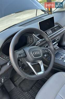 Внедорожник / Кроссовер Audi Q5 2018 в 