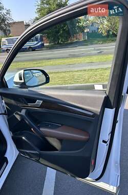Внедорожник / Кроссовер Audi Q5 2018 в 