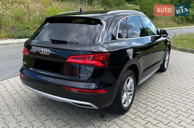 Внедорожник / Кроссовер Audi Q5 2018 в 