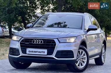 Внедорожник / Кроссовер Audi Q5 2018 в 