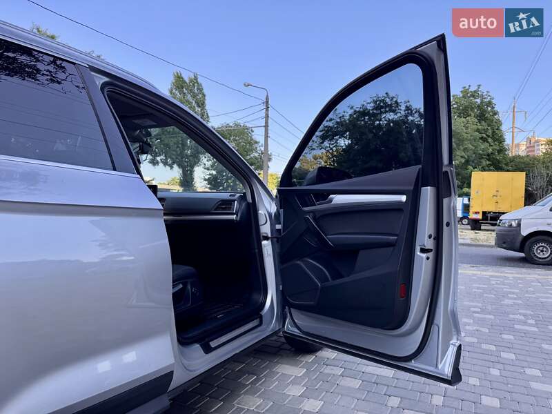 Позашляховик / Кросовер Audi Q5 2017 в Одесі