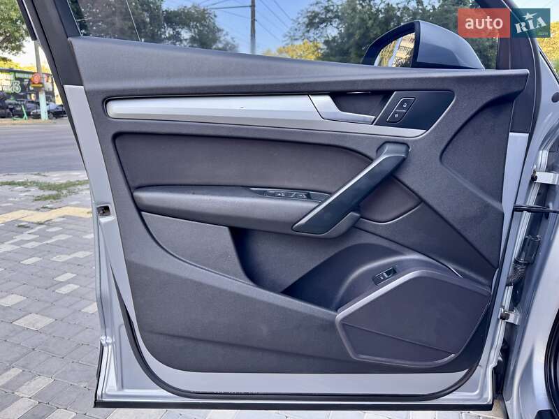 Позашляховик / Кросовер Audi Q5 2017 в Одесі