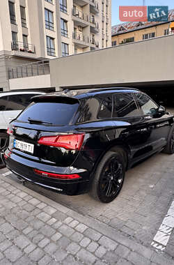 Позашляховик / Кросовер Audi Q5 2017 в 