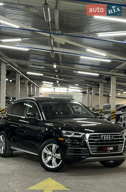 Внедорожник / Кроссовер Audi Q5 2018 в 