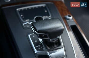 Внедорожник / Кроссовер Audi Q5 2017 в 
