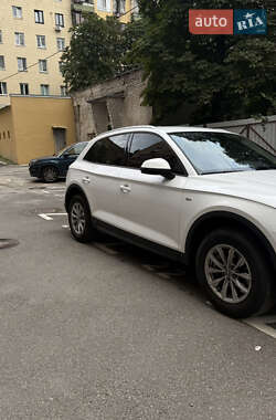 Внедорожник / Кроссовер Audi Q5 2017 в 