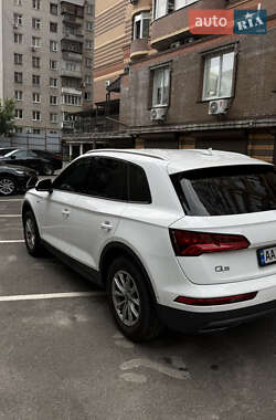 Внедорожник / Кроссовер Audi Q5 2017 в 