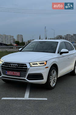 Внедорожник / Кроссовер Audi Q5 2018 в 