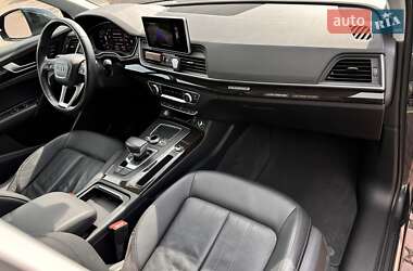Внедорожник / Кроссовер Audi Q5 2018 в 