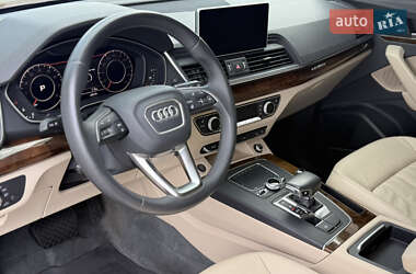 Внедорожник / Кроссовер Audi Q5 2017 в 
