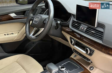 Внедорожник / Кроссовер Audi Q5 2017 в 