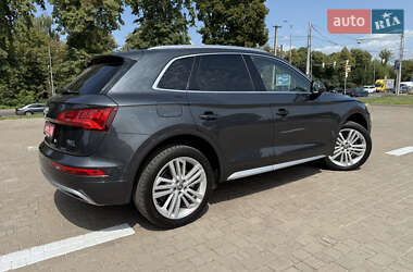 Внедорожник / Кроссовер Audi Q5 2018 в 