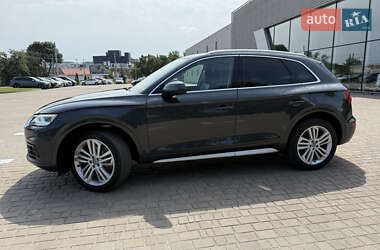 Внедорожник / Кроссовер Audi Q5 2018 в 