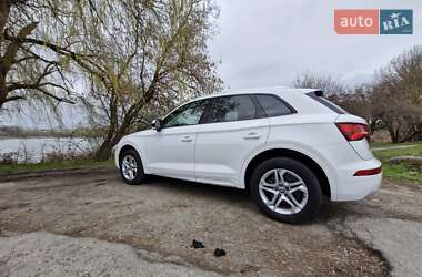 Внедорожник / Кроссовер Audi Q5 2018 в 