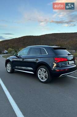 Внедорожник / Кроссовер Audi Q5 2017 в 