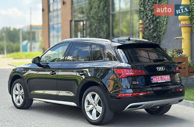 Внедорожник / Кроссовер Audi Q5 2018 в 