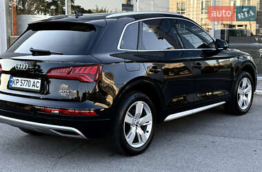 Внедорожник / Кроссовер Audi Q5 2018 в 
