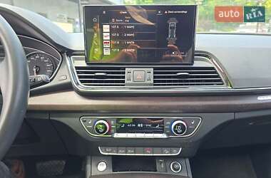 Внедорожник / Кроссовер Audi Q5 2022 в 