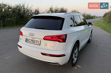 Внедорожник / Кроссовер Audi Q5 2017 в 