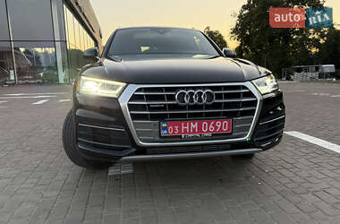 Внедорожник / Кроссовер Audi Q5 2018 в 