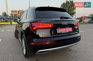Внедорожник / Кроссовер Audi Q5 2018 в 