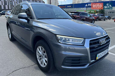 Внедорожник / Кроссовер Audi Q5 2017 в 