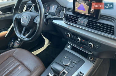 Внедорожник / Кроссовер Audi Q5 2017 в 