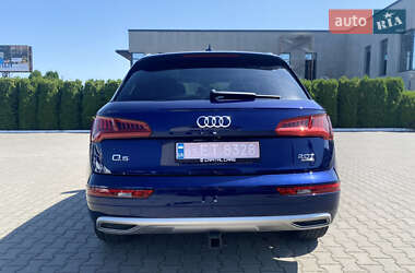 Внедорожник / Кроссовер Audi Q5 2018 в 