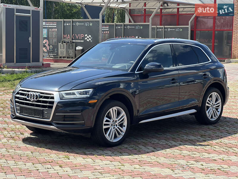 Внедорожник / Кроссовер Audi Q5 2017 в 