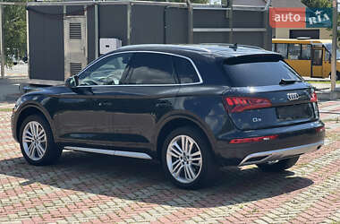 Внедорожник / Кроссовер Audi Q5 2017 в 