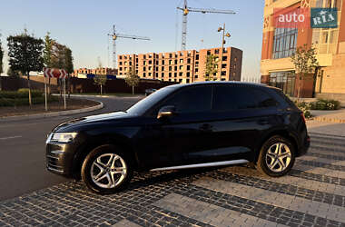 Внедорожник / Кроссовер Audi Q5 2017 в 