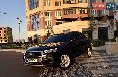 Внедорожник / Кроссовер Audi Q5 2017 в 