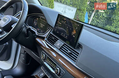 Внедорожник / Кроссовер Audi Q5 2021 в 