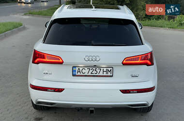 Внедорожник / Кроссовер Audi Q5 2018 в 