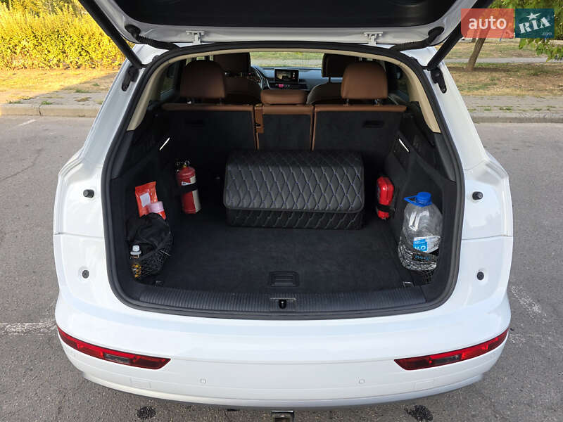 Позашляховик / Кросовер Audi Q5 2019 в Ужгороді