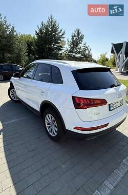 Позашляховик / Кросовер Audi Q5 2017 в 